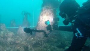 Archeologové objevují 7000 let starou zeď uprostřed Atlantiku