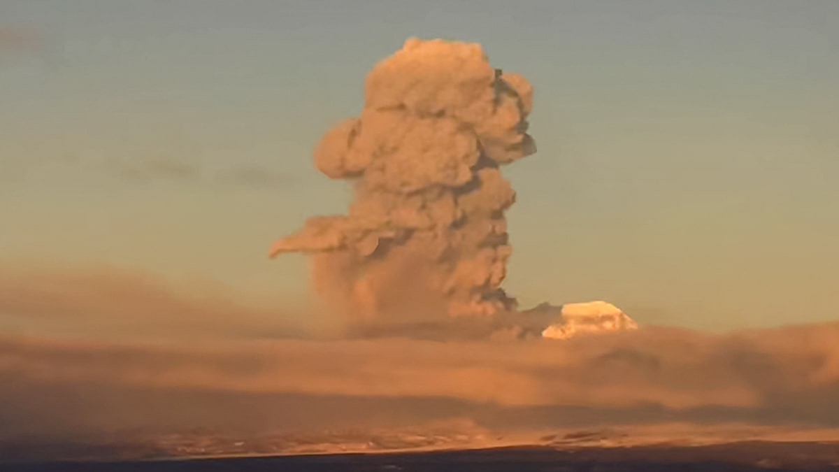 Erupce vulkánu v Rusku způsobila obrovskou oblaku popela