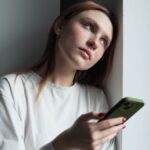 Proč LOL na WhatsApp nemůže nahradit skutečný smích