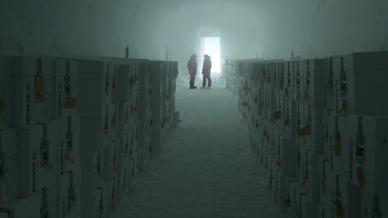 V této ledové jeskyni se skladuje časová kapsle při mínus 51 stupních