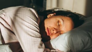 Problémy s chronickým nedostatkem spánku ve společnosti