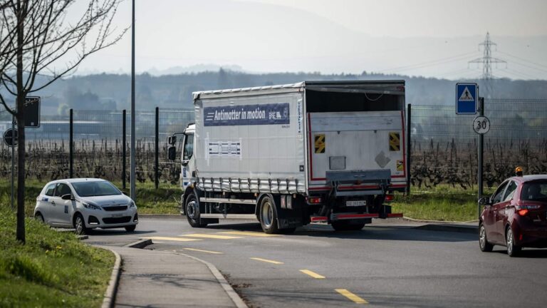 Cernoví vědci poprvé úspěšně transportovali antimateriál