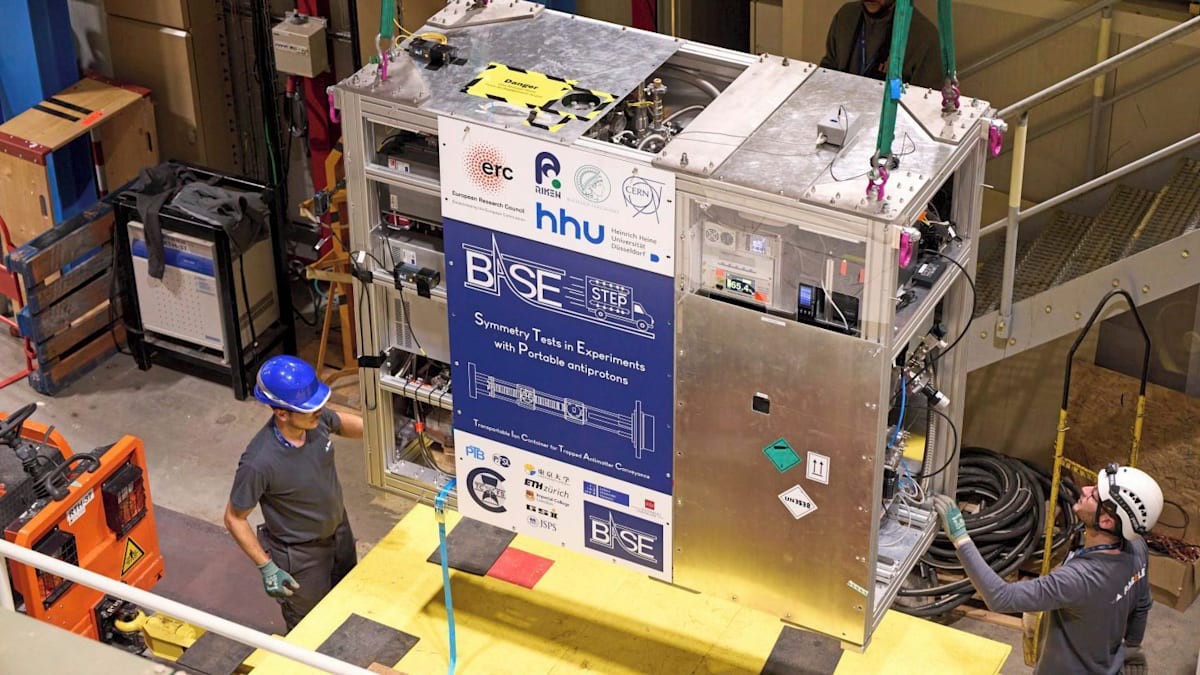 První transport nejdražšího materiálu světa: Antimateriální částice na cestě