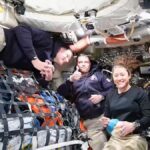 Astronauti překonávají rekord – a dostávají gratulace od Trumpa