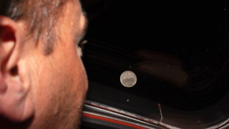 Měsíční kráter pojmenovaný po zesnulé manželce – astronauti dojati emocemi