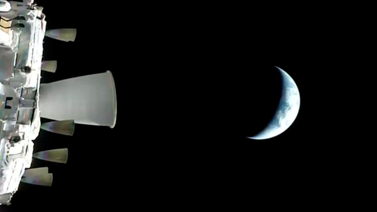 Minimální prostor pro chyby – Posádka se připravuje na poslední motorový zážeh