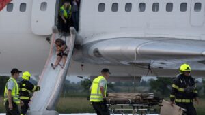 Varování vědců před příliš dlouhými evakuacemi při leteckých nehodách