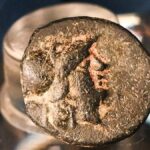 Žák objeví v Berlíně bronzovou minci z antického Řecka