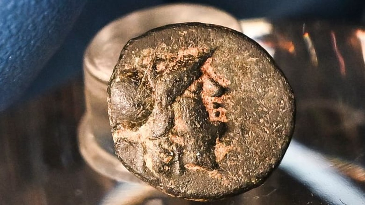 Žák objeví v Berlíně bronzovou minci z antického Řecka